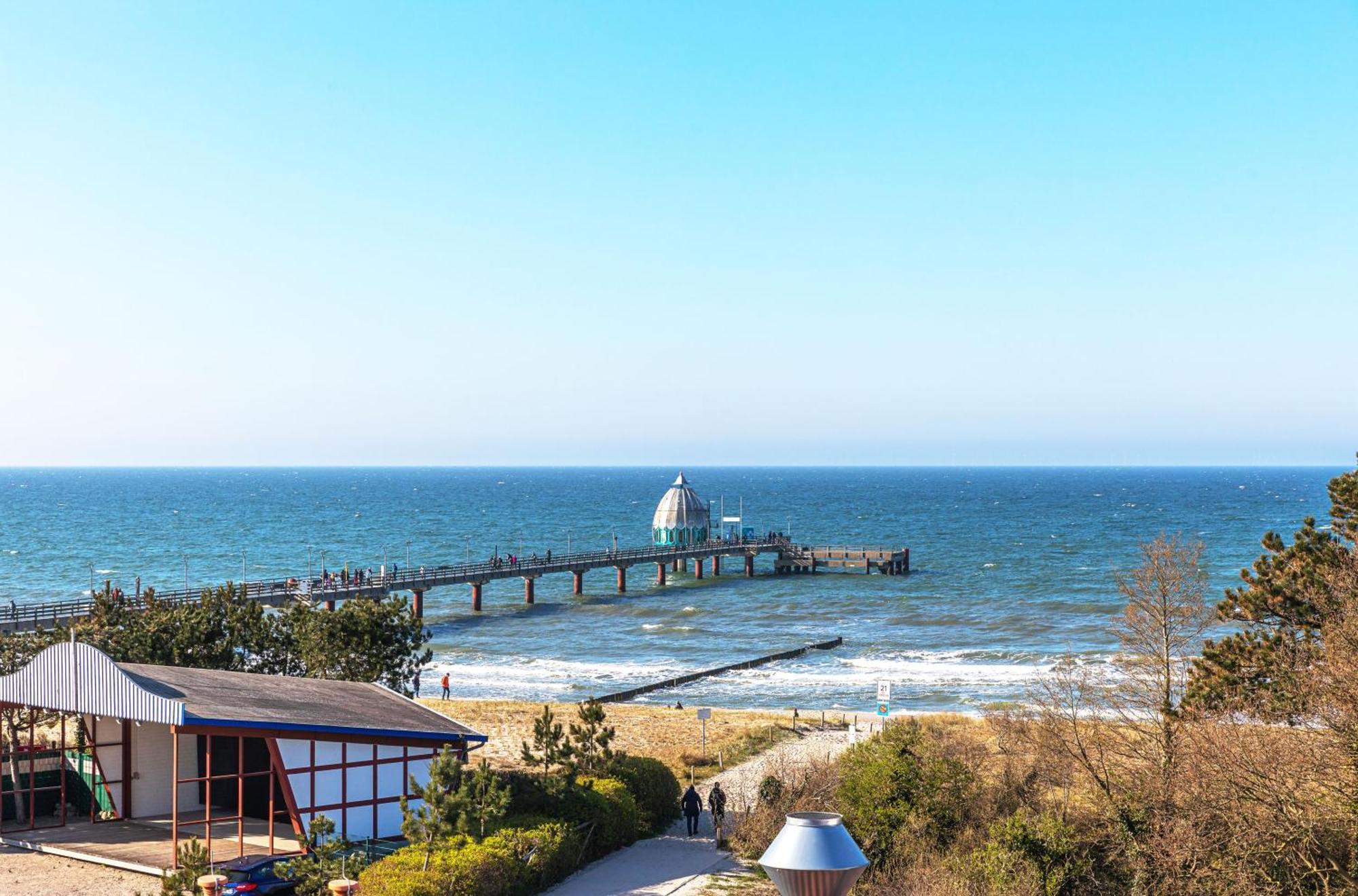 Leuchtturm An Der Seebruecke Zingst Buitenkant foto