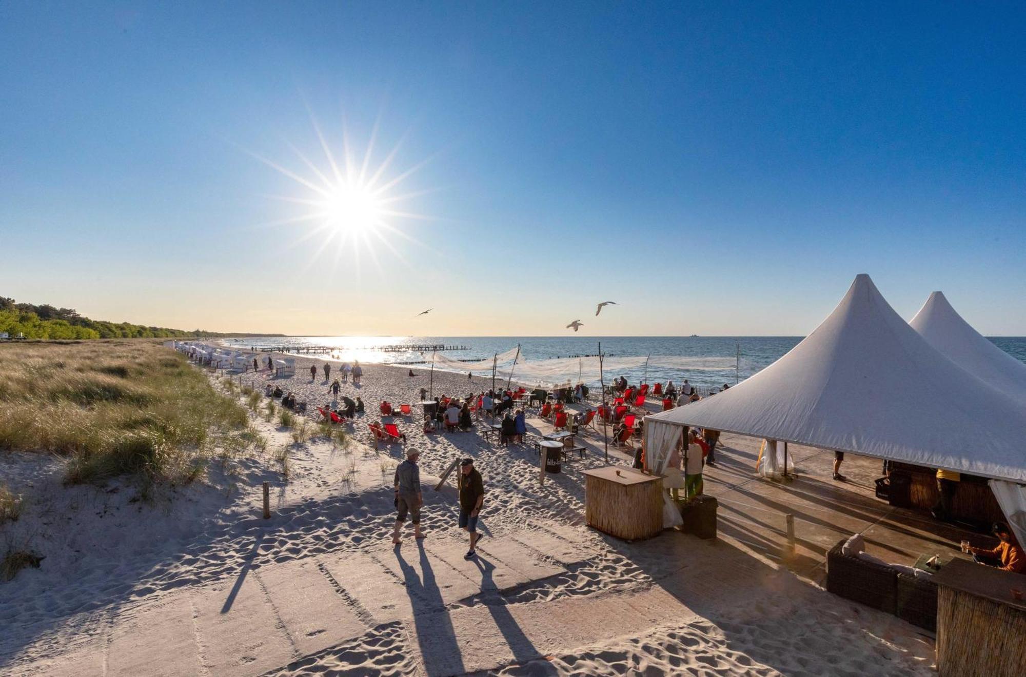 Leuchtturm An Der Seebruecke Zingst Buitenkant foto