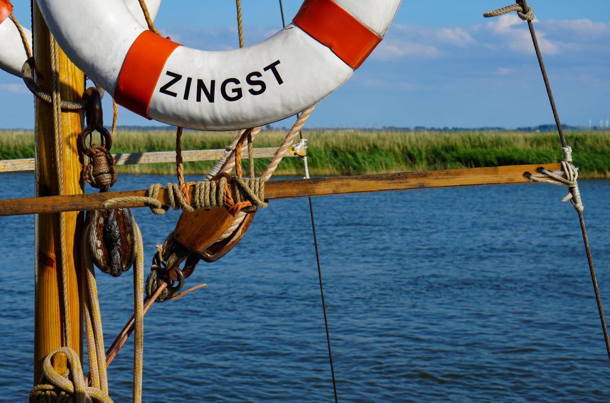 Leuchtturm An Der Seebruecke Zingst Buitenkant foto