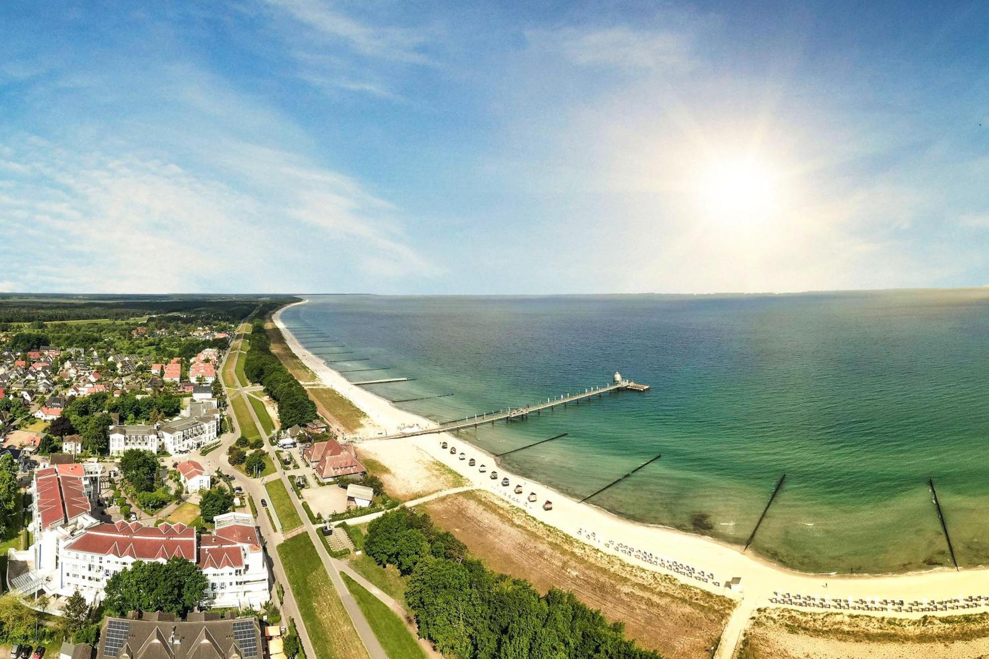 Leuchtturm An Der Seebruecke Zingst Buitenkant foto