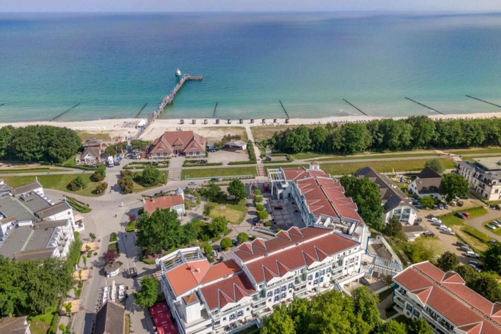 Leuchtturm An Der Seebruecke Zingst Buitenkant foto